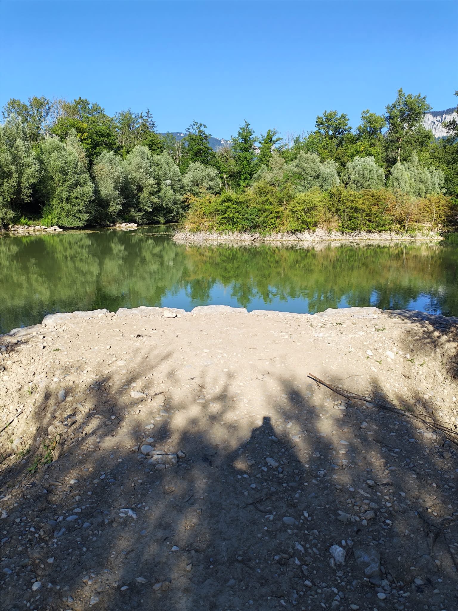 Vue du lac du Sauget et du paysage alentour