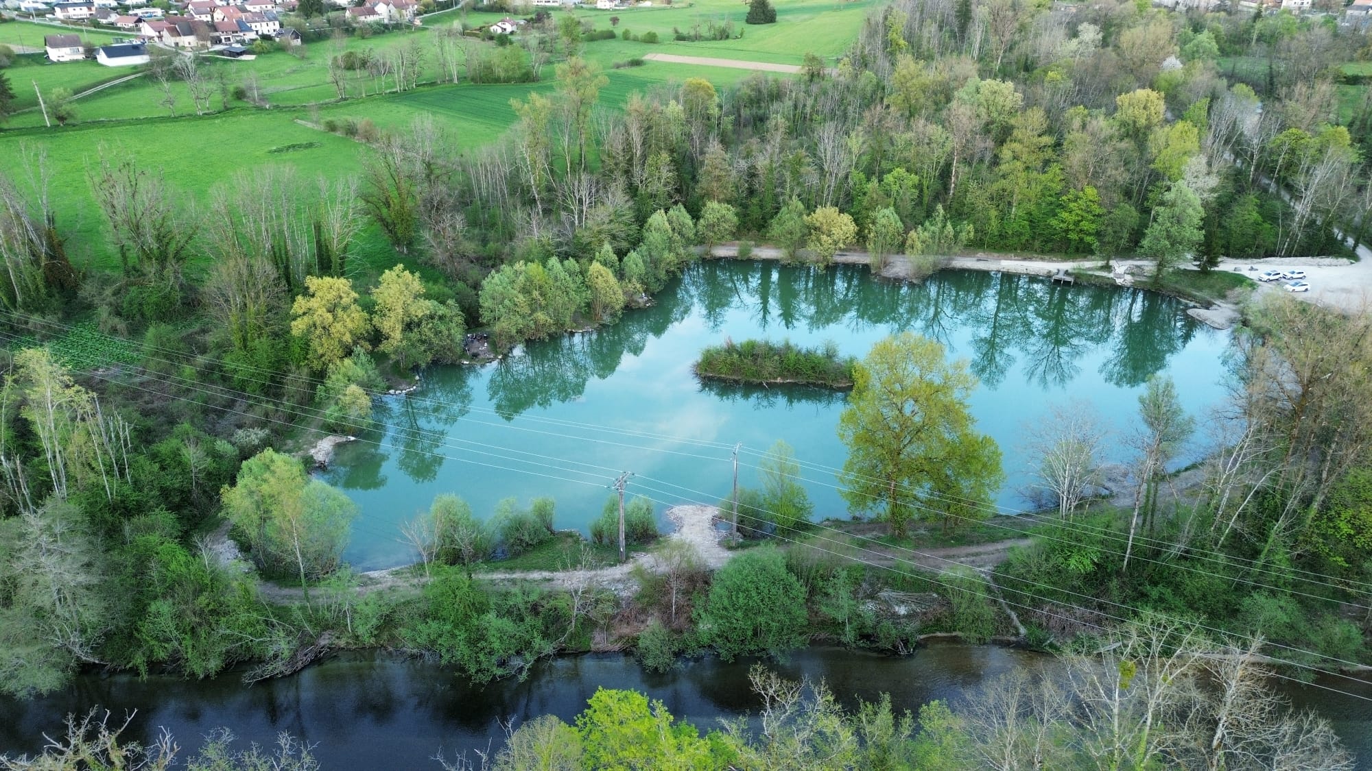 Vue aérienne du lac du Sauget